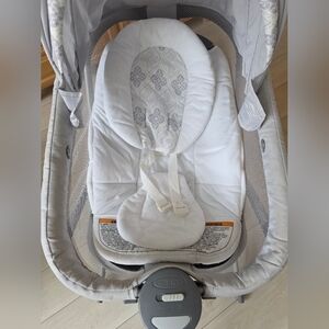 Graco Infant Rocker Seat - Soft Gray and White
